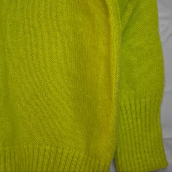 Wild Fable Women's V Neck Fuzzy Sweater Oversized Pullover Vibrant NWT Sz M - Picture 13 of 13